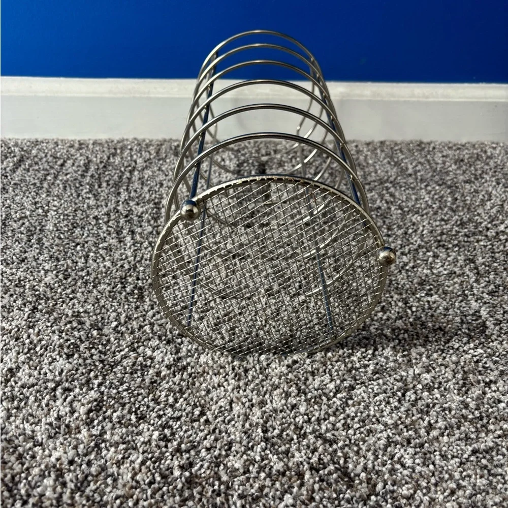 {SHEIN} Silver Metal Wire Basket - toilet paper holder